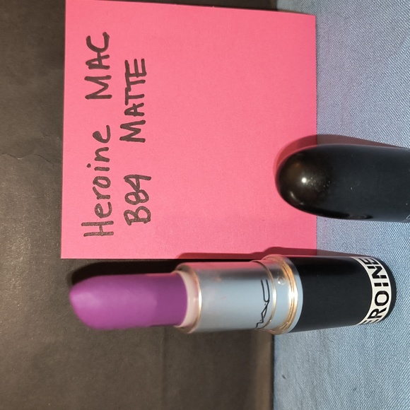 MAC Heroine Matte B84 Lipstick 💄 Tested - Discontinued Color - Picture 2 of 5